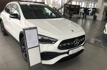 Mercedes-Benz GLA-Class Base