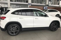 Mercedes-Benz GLA-Class Base