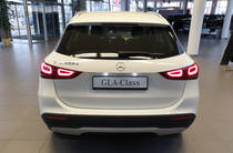 Mercedes-Benz GLA-Class Base