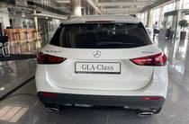 Mercedes-Benz GLA-Class Base