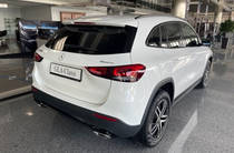 Mercedes-Benz GLA-Class Base