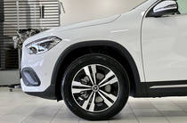 Mercedes-Benz GLA-Class Base