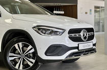 Mercedes-Benz GLA-Class Base