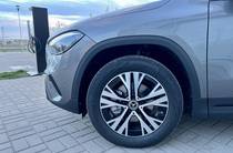 Mercedes-Benz GLA-Class Base