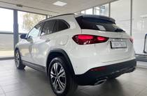 Mercedes-Benz GLA-Class Base