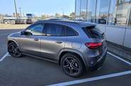 Mercedes-Benz GLA-Class Base