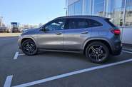 Mercedes-Benz GLA-Class Base