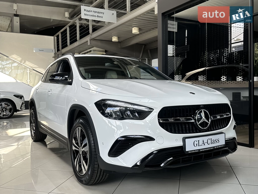 Mercedes-Benz GLA-Class Base