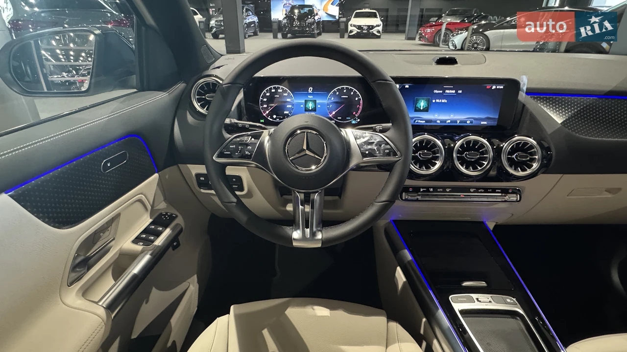 Mercedes-Benz-0