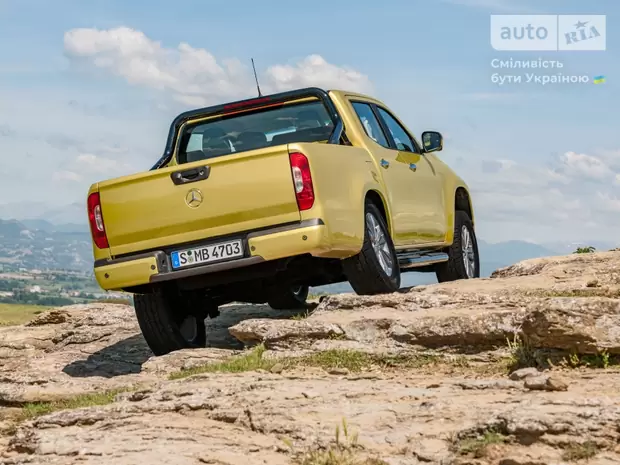 Mercedes-Benz X-Class Base