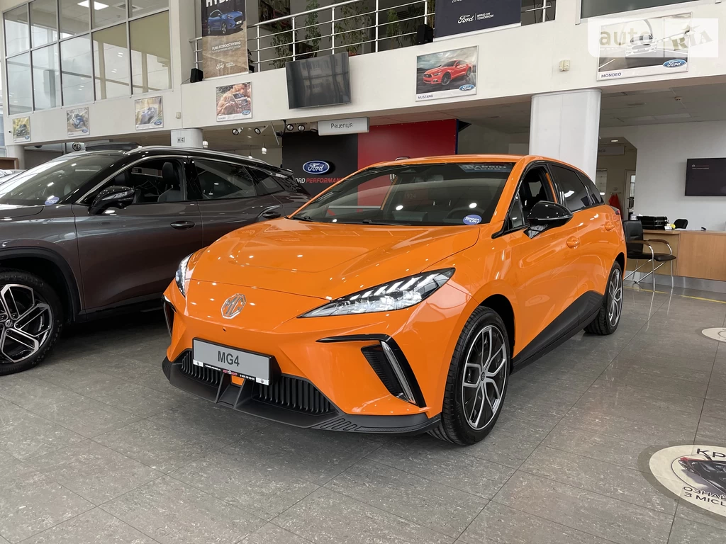 MG 4 LUX +