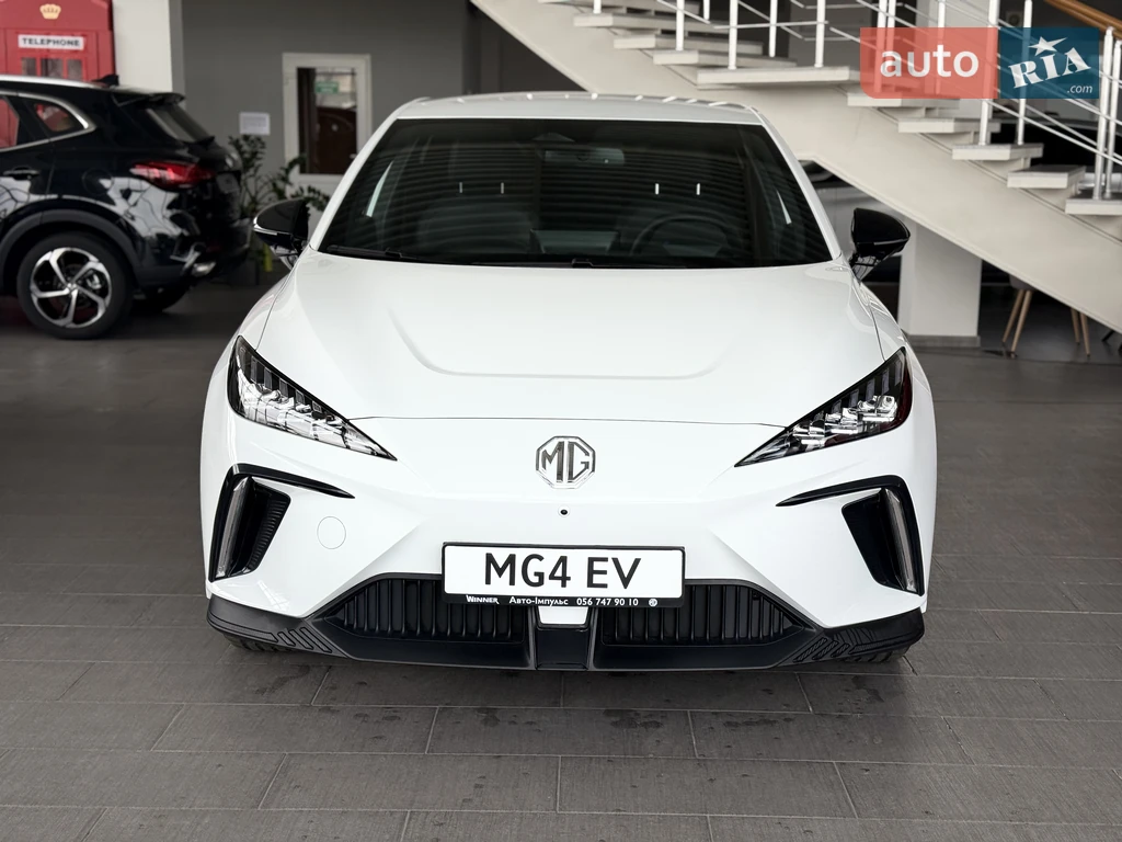 MG 4 LUX +