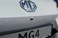 MG 4 LUX BRO