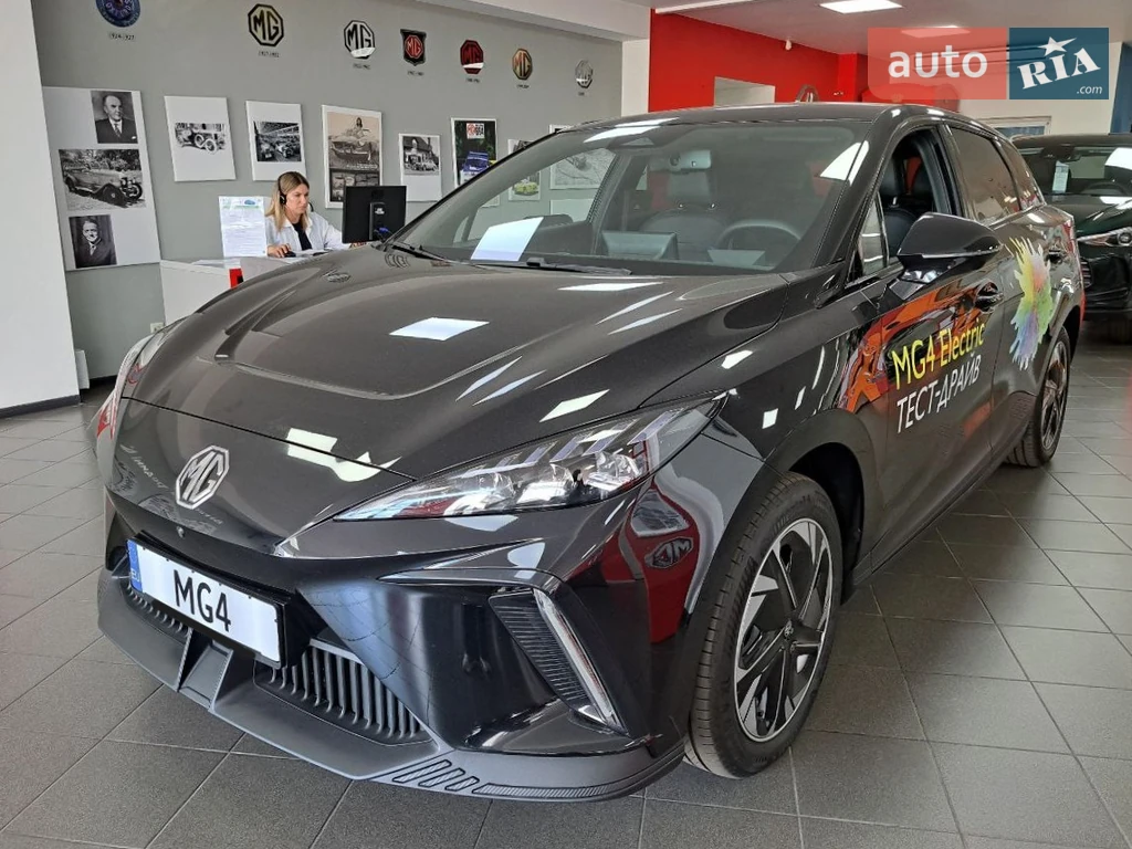 MG 4 LUX