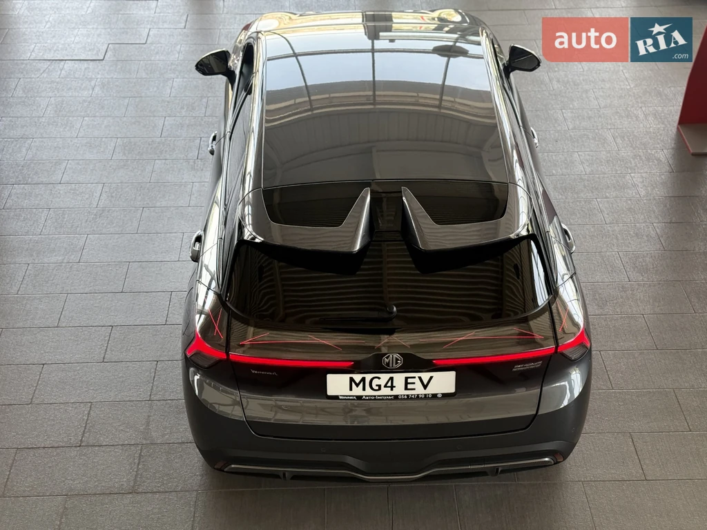 MG 4 LUX +