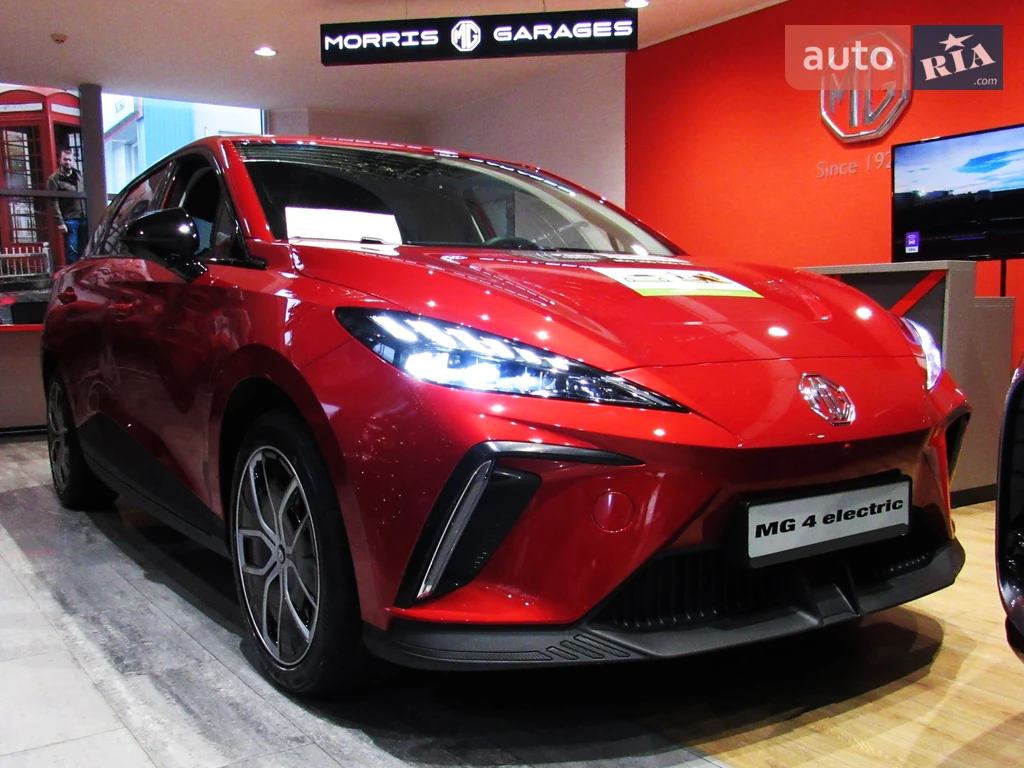 MG 4 LUX +