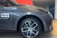 MG 4 LUX +
