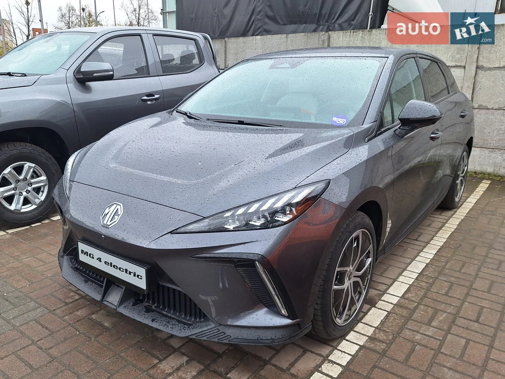 MG 4 LUX +
