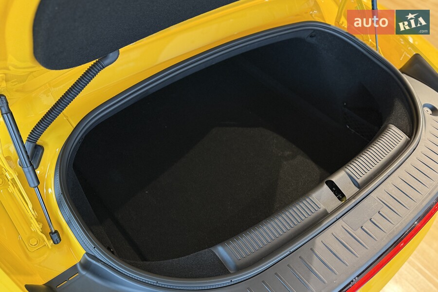 MG Cyberster - фото 19