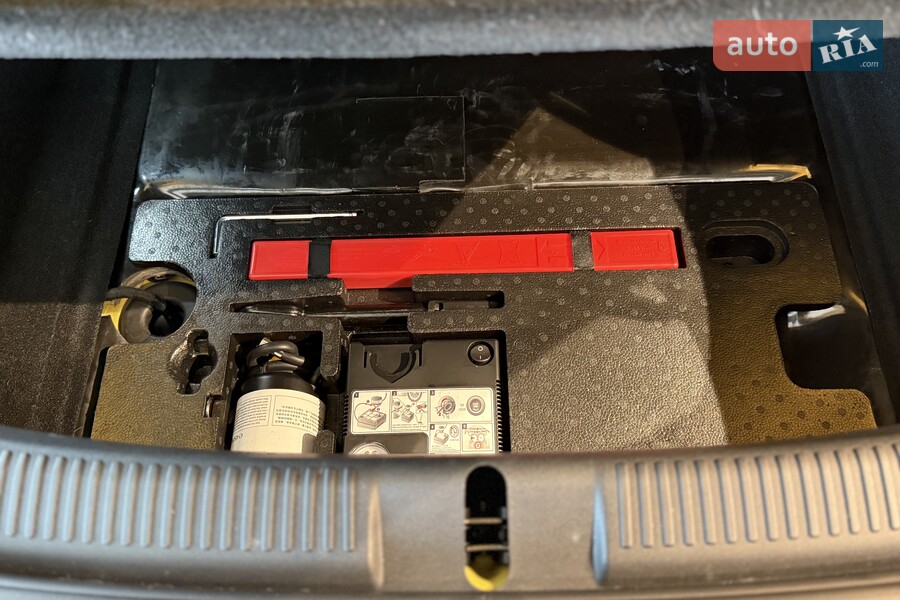 MG Cyberster - фото 44