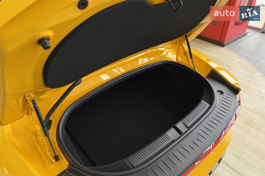 MG Cyberster - фото 17