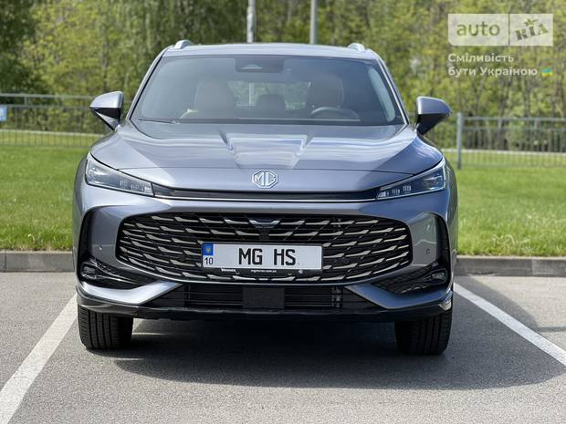 MG HS 2025