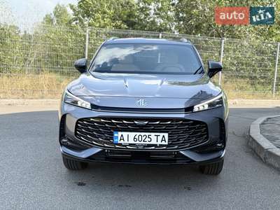 MG HS 2025 LUX