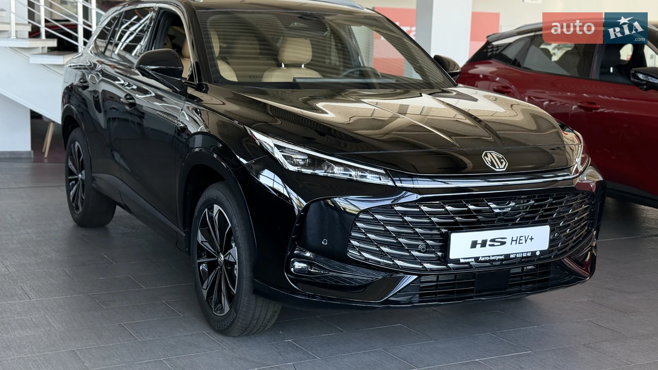 MG HS LUX