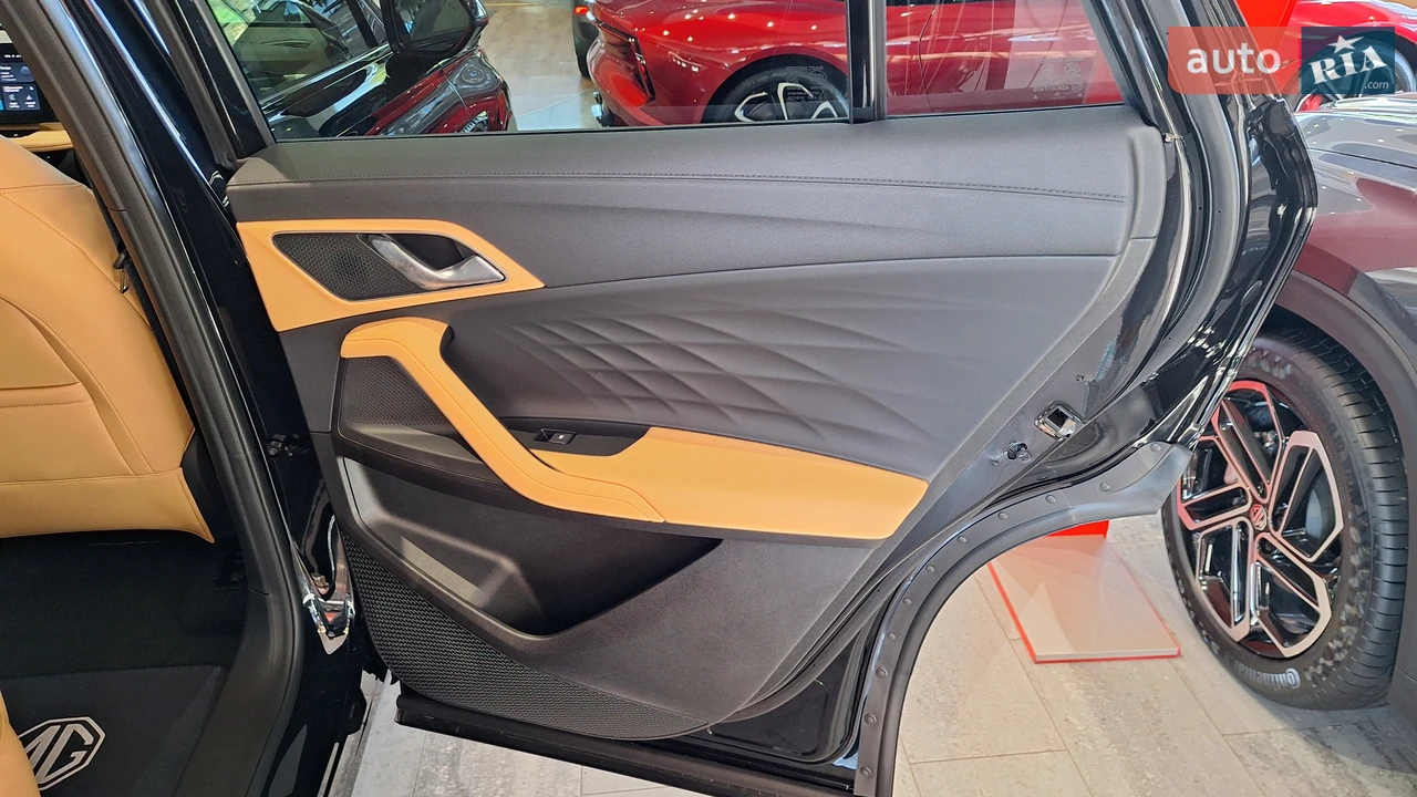 MG HS 2025