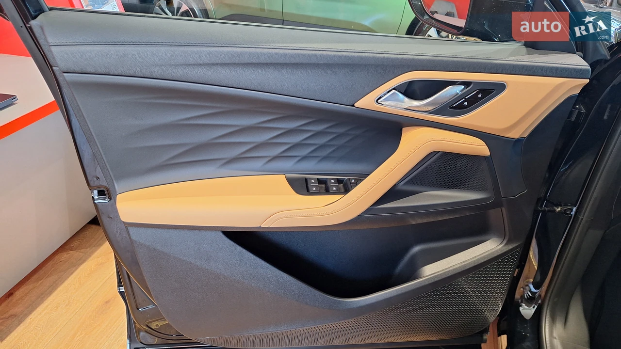 MG HS 2025