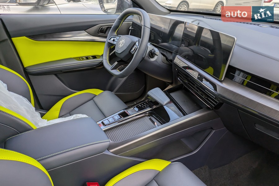 MG One - фото 21