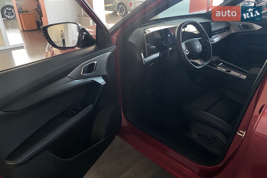 MG One - фото 17