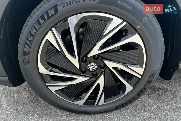 MG S6 EV LUX