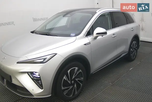 MG S6 EV LUX