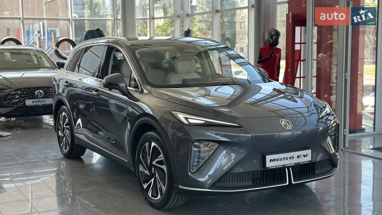 MG S6 EV LUX