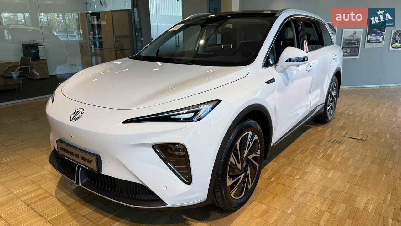 MG S6 EV LUX