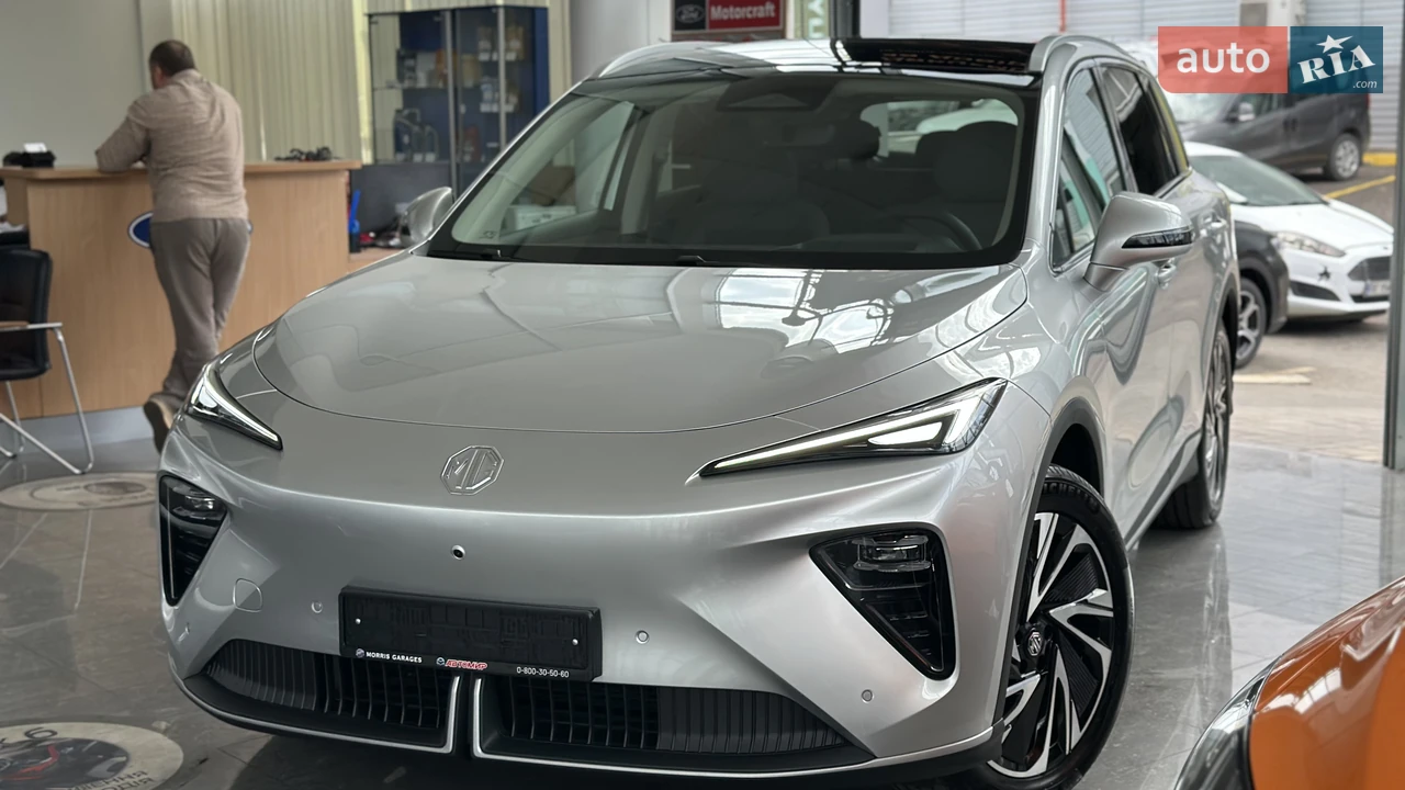 MG S6 EV LUX