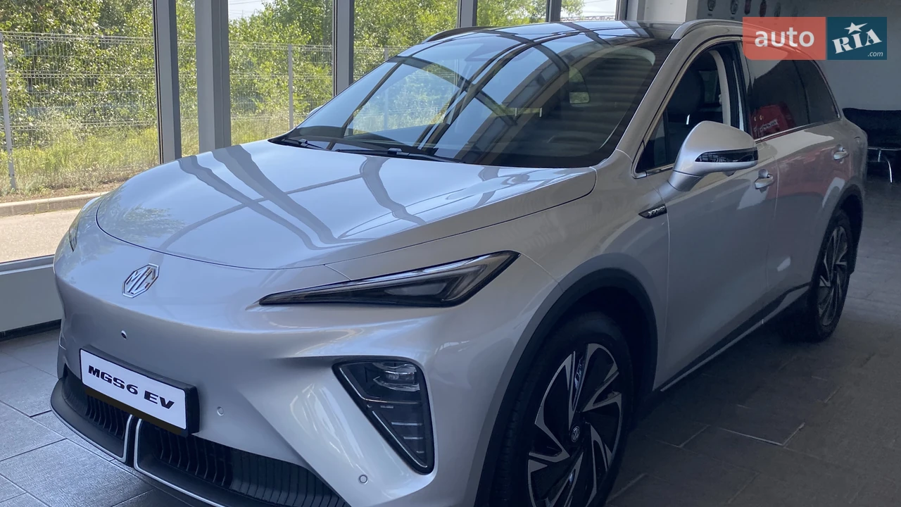 MG S6 EV LUX