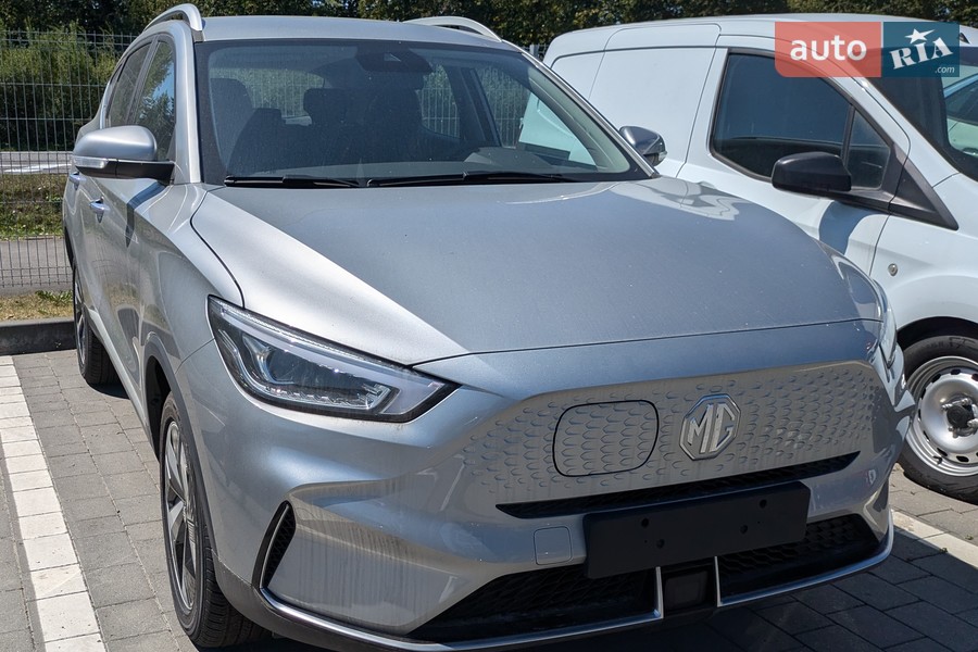 MG ZS EV - фото 3