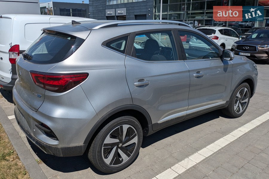 MG ZS EV - фото 5