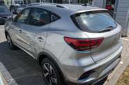 MG ZS EV - фото 6