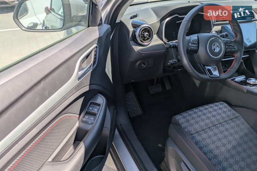 MG ZS EV - фото 10