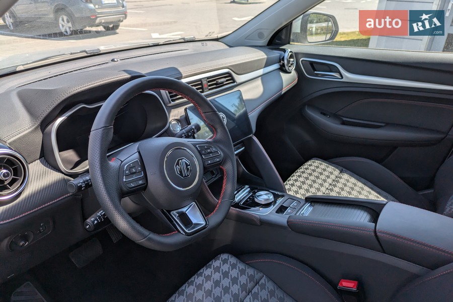 MG ZS EV - фото 12