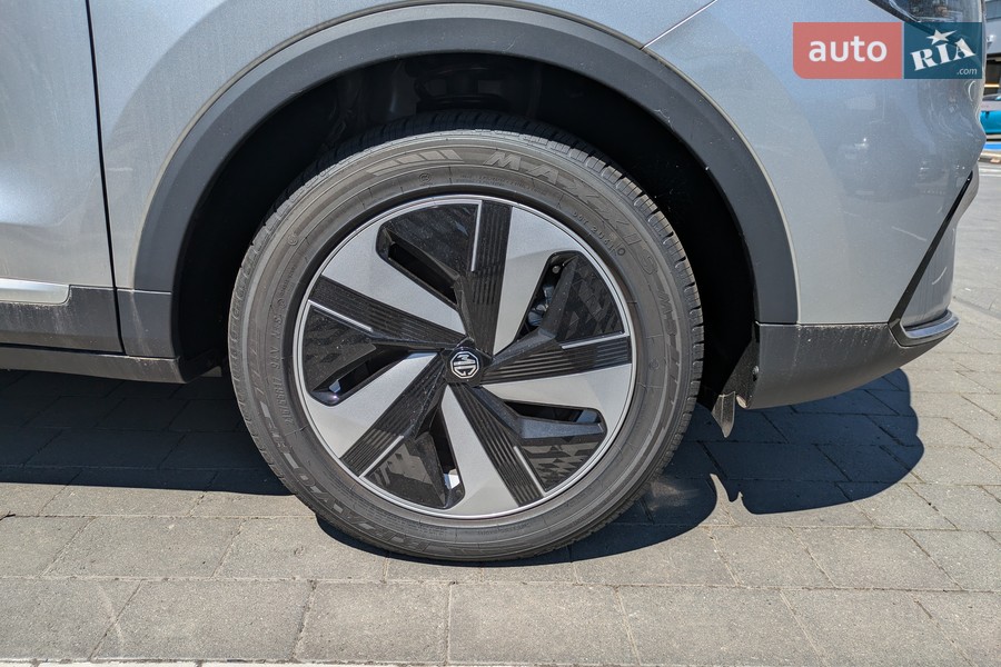 MG ZS EV - фото 8