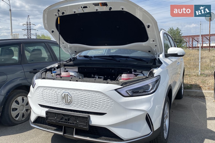 MG ZS EV - фото 22