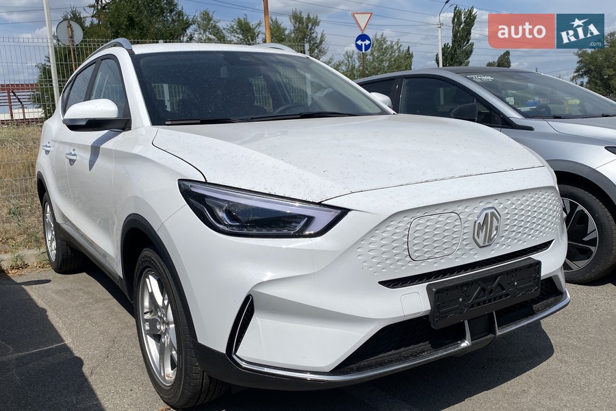 MG ZS EV - фото 3
