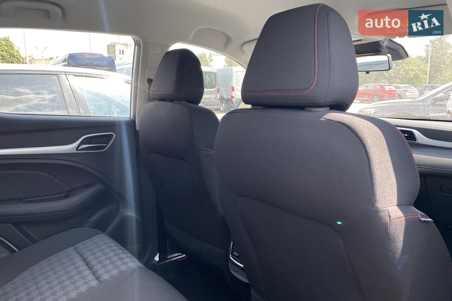 MG ZS EV - фото 19