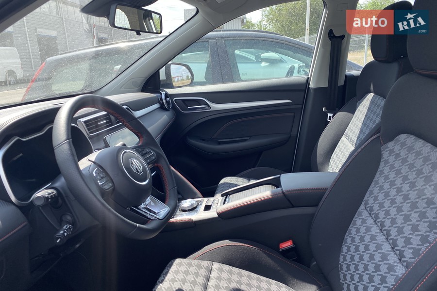 MG ZS EV - фото 12