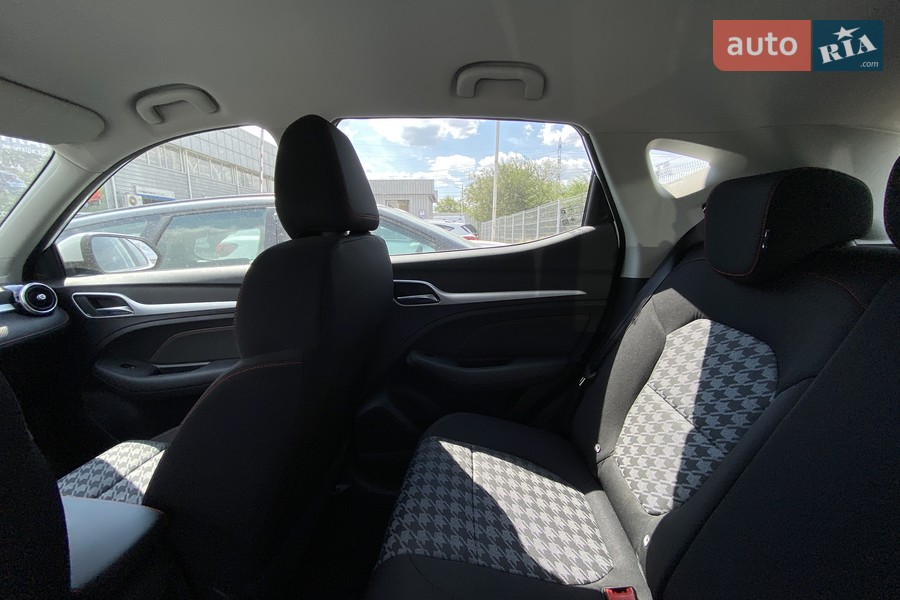 MG ZS EV - фото 20