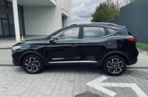 MG ZS LUX